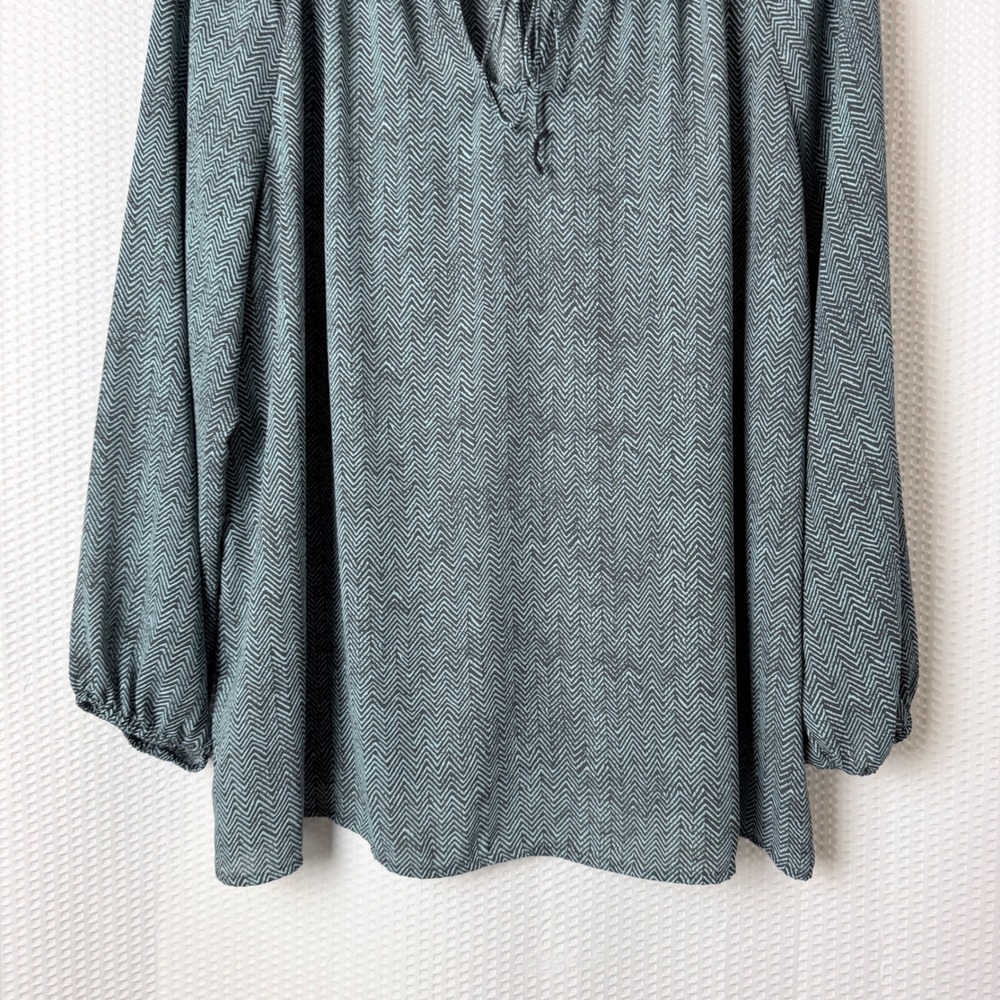 Loft Outlet Blouse Women XL Blue Gray Chevron Tie Neck Balloon Sleeve Relaxed - Picture 4 of 8
